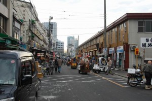 mini-trucks-at-tsukiji